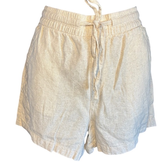 Old Navy women’s linen cream shorts sz small front / back pockets preloved - Picture 1 of 6